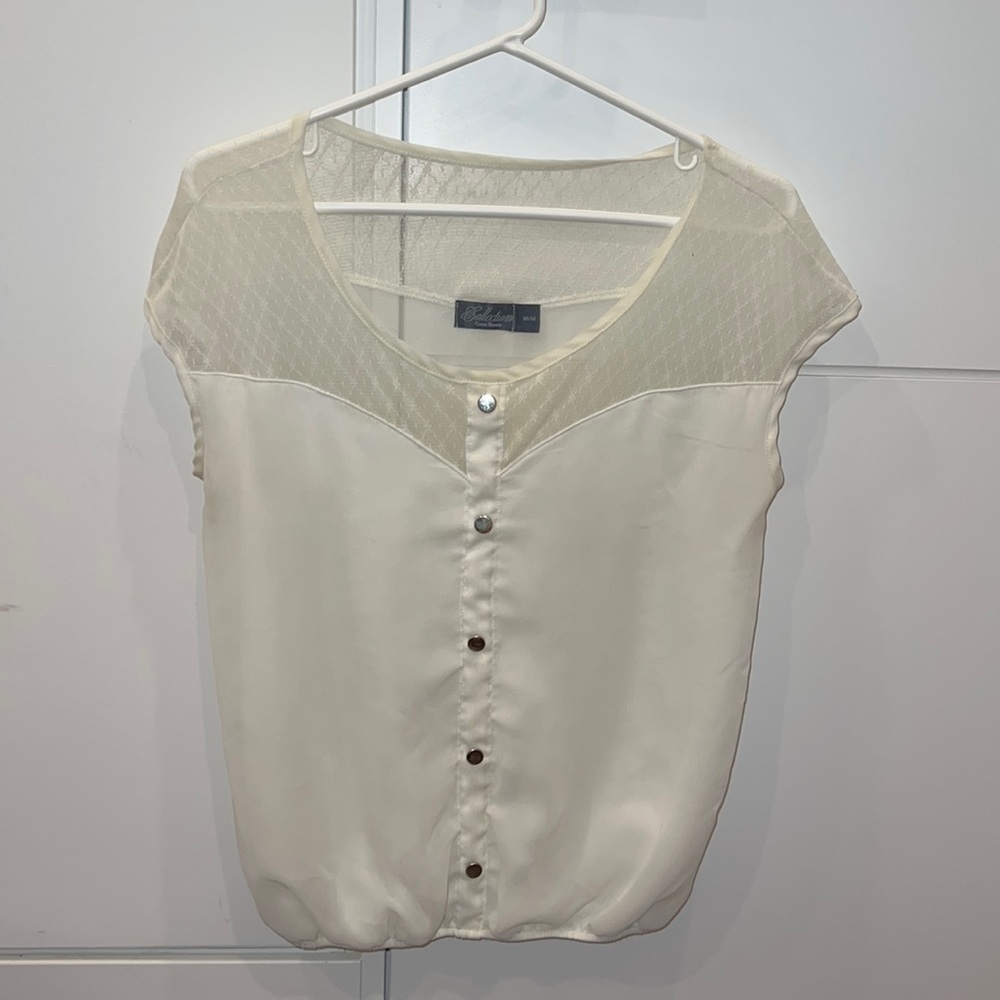 White button top - Picture 2 of 4